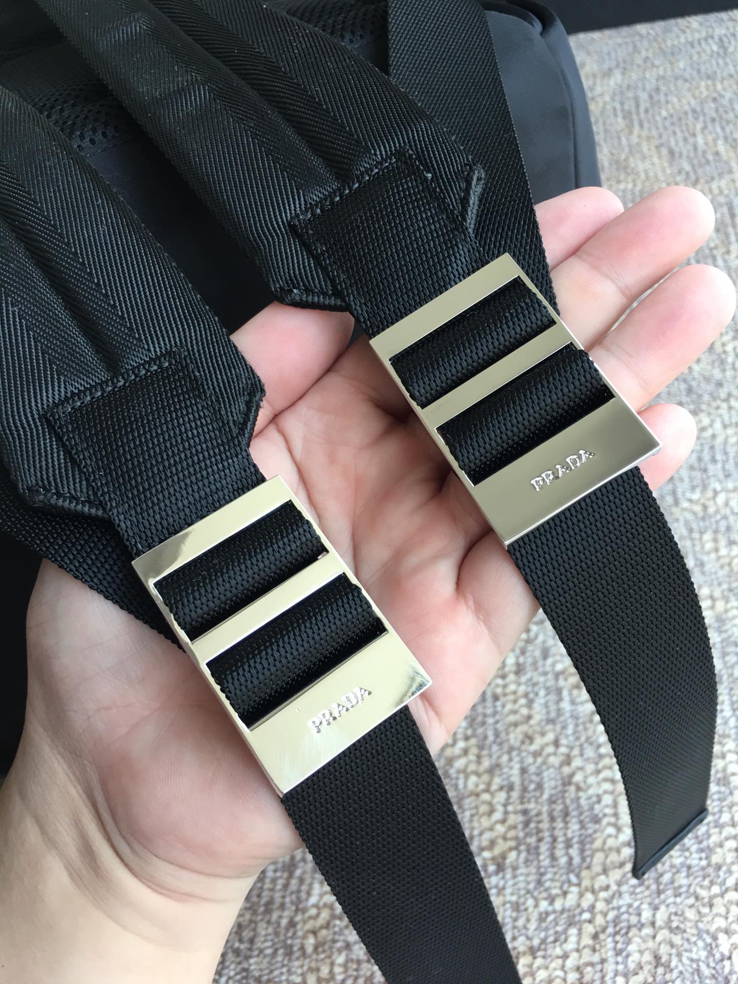 PRADA普拉达尼龙材质双肩背包2VZ025