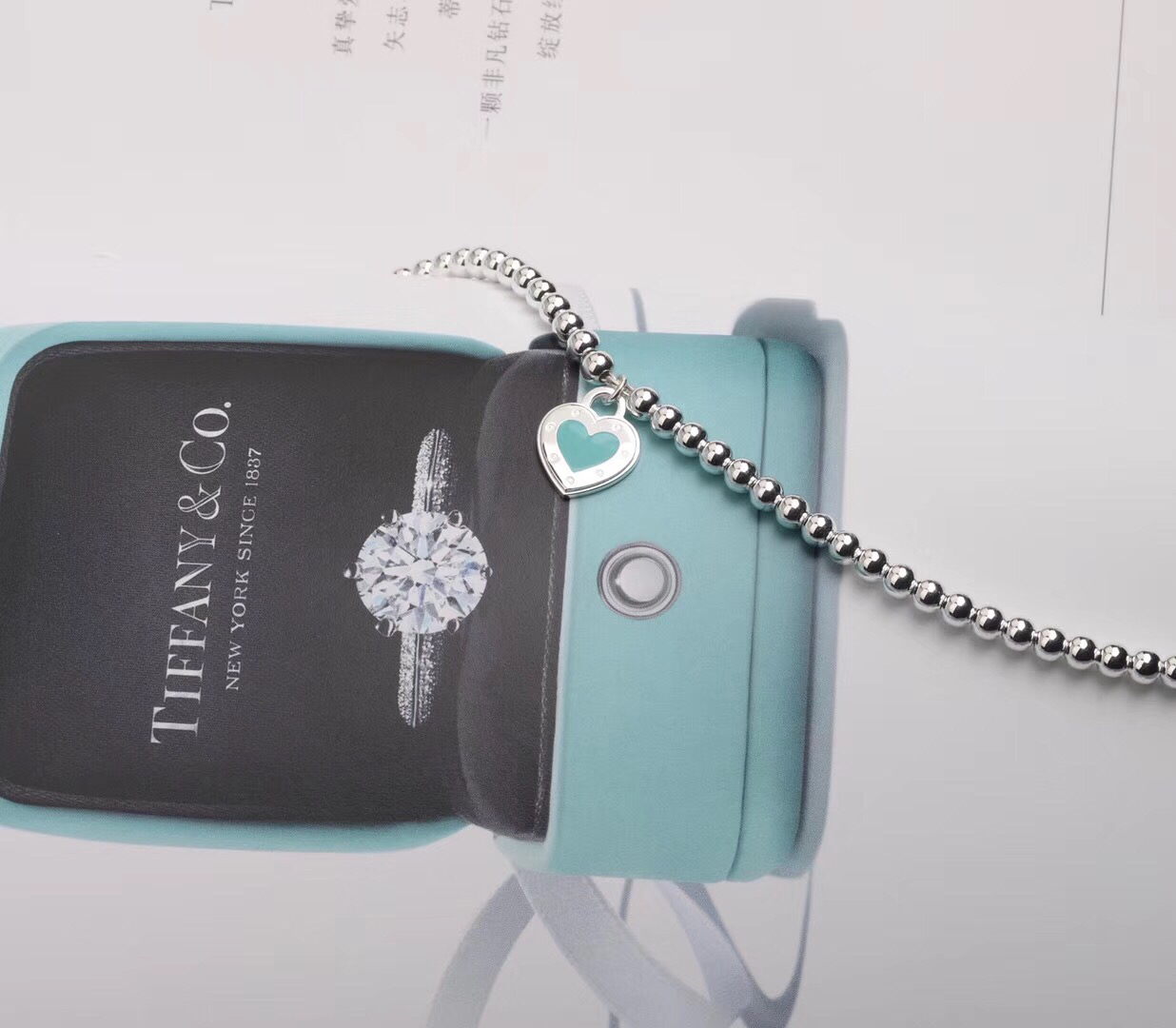 Tiffany & Co. 打版 18年新款Love爱心手链 通体纯银材质， 精工打造~夏日 单品手链