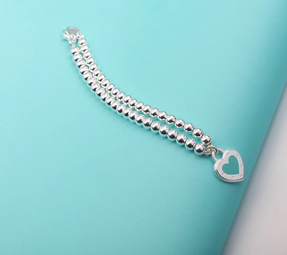 Tiffany & Co. 打版 18年新款Love爱心手链 通体纯银材质， 精工打造~夏日 单品手链