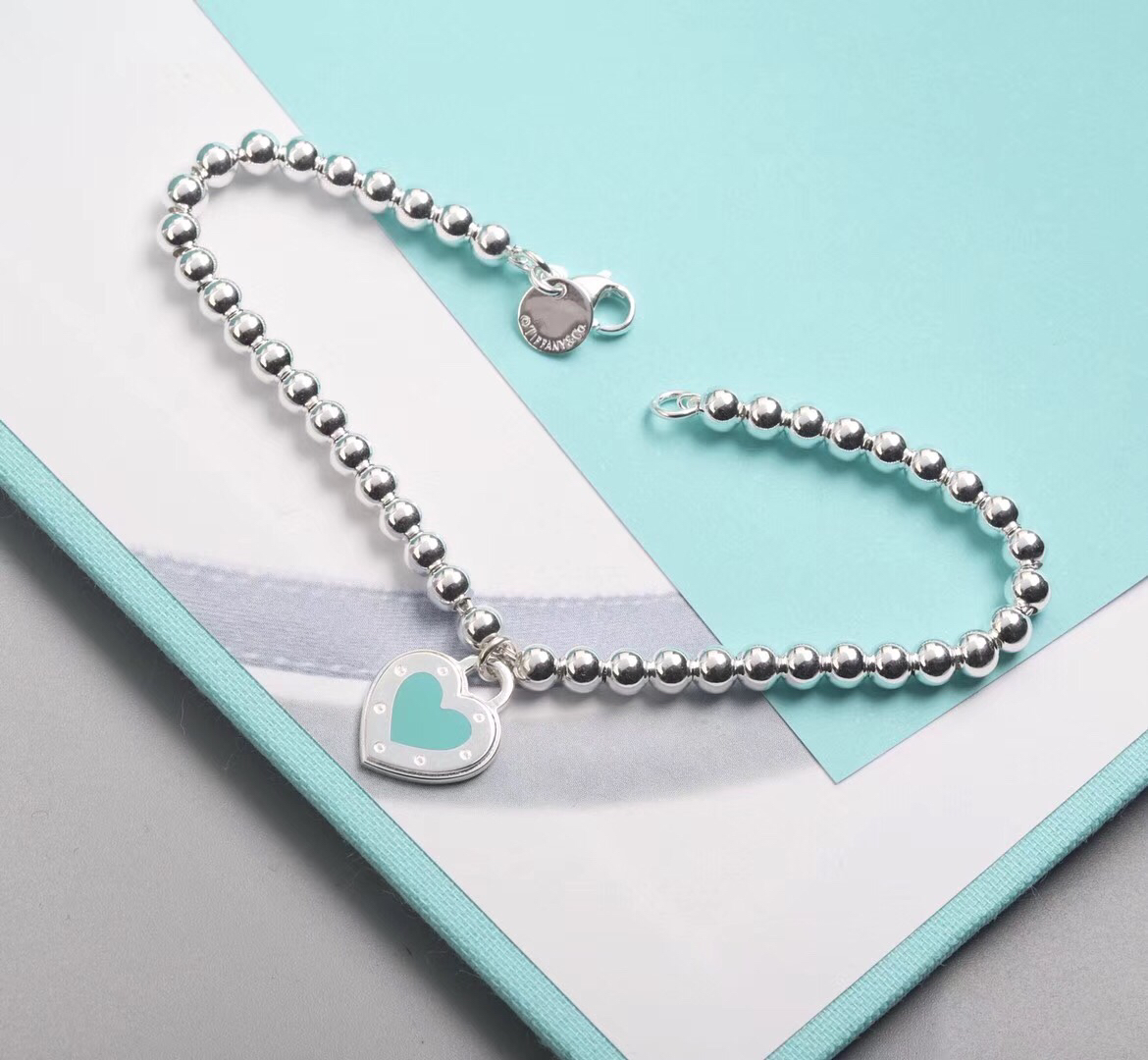 Tiffany & Co. 打版 18年新款Love爱心手链 通体纯银材质， 精工打造~夏日 单品手链