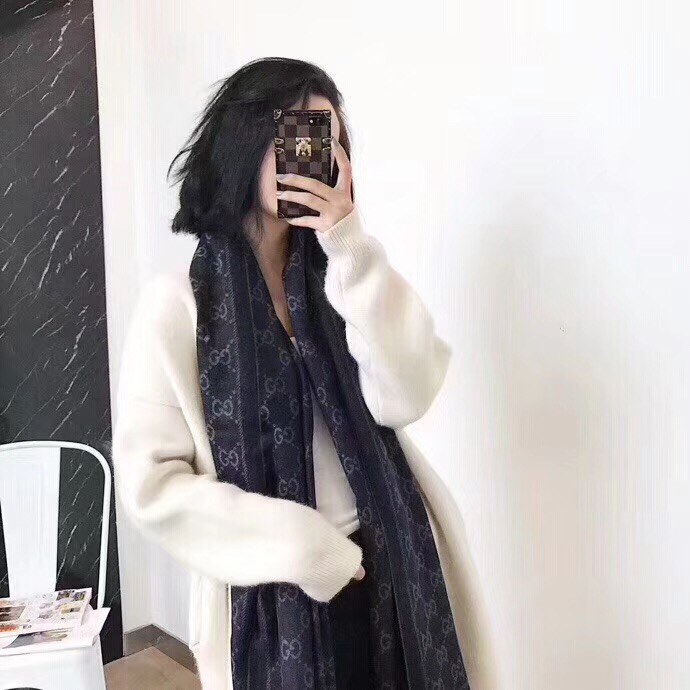 NO:163192,The batch is super good! Gucci classic cashmere wooled long towel, I chose the 3 colors in the picture for you! Pink, black and gray are very delicious no matter how you match them! Retro and fashionable ~ The fabric is very drooping, and the upper body is comfortable! Size 180:70 ordinary scarf, ordinary scarf, gucci19860909批超級好看！Gucci經典羊絨拉毛長巾,選了圖中3色給你們！粉 黑 灰 怎麼搭配都很有味道！復古時髦感～ 面料很垂,上身舒服！尺寸180:70左右普通围巾,普通围巾,gucci,scarf