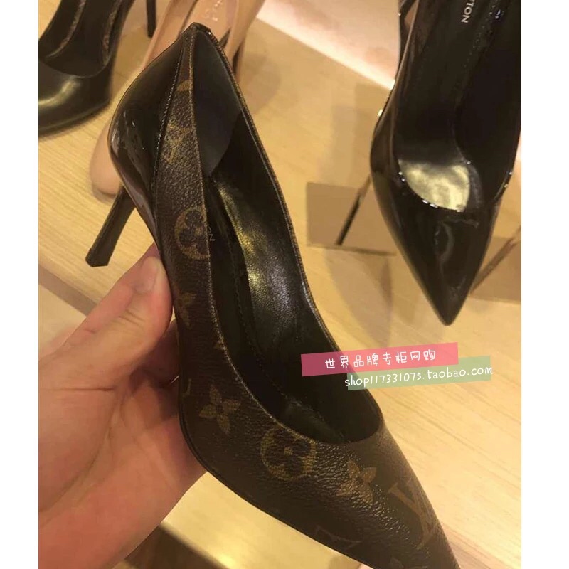 NO:166961,[6.5cm heel height] Classic model, special imported presbyterian fabric. Full sheepskin inside the footrest. Italian imported logo genuine leather sole. Perfect design to create the most beautiful item. Color black. Size 34-40, single shoes, sheepskin19860909【6.5cm跟高】 经典款,专用进口老花面料 .垫脚内里全羊皮.意大利进口logo真皮底 .完美设计 ,打造最美单品.颜色黑色.码数34-40,单鞋,sheepskin,Women's Shoes