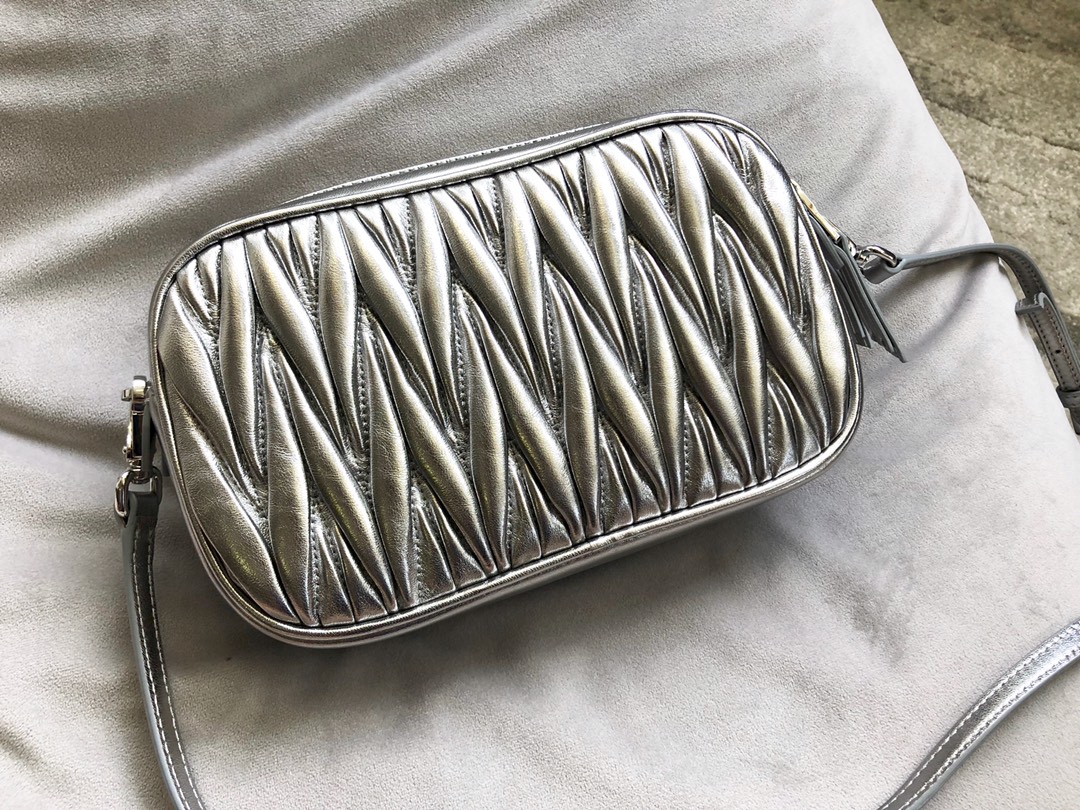 MIUMIU缪缪Matelasse顶级进口小羊皮斜挎包5BH539