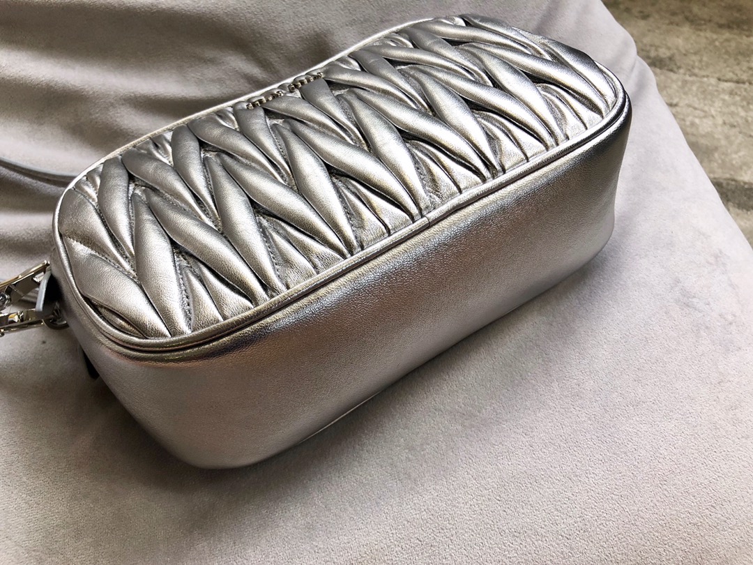 MIUMIU缪缪Matelasse顶级进口小羊皮斜挎包5BH539