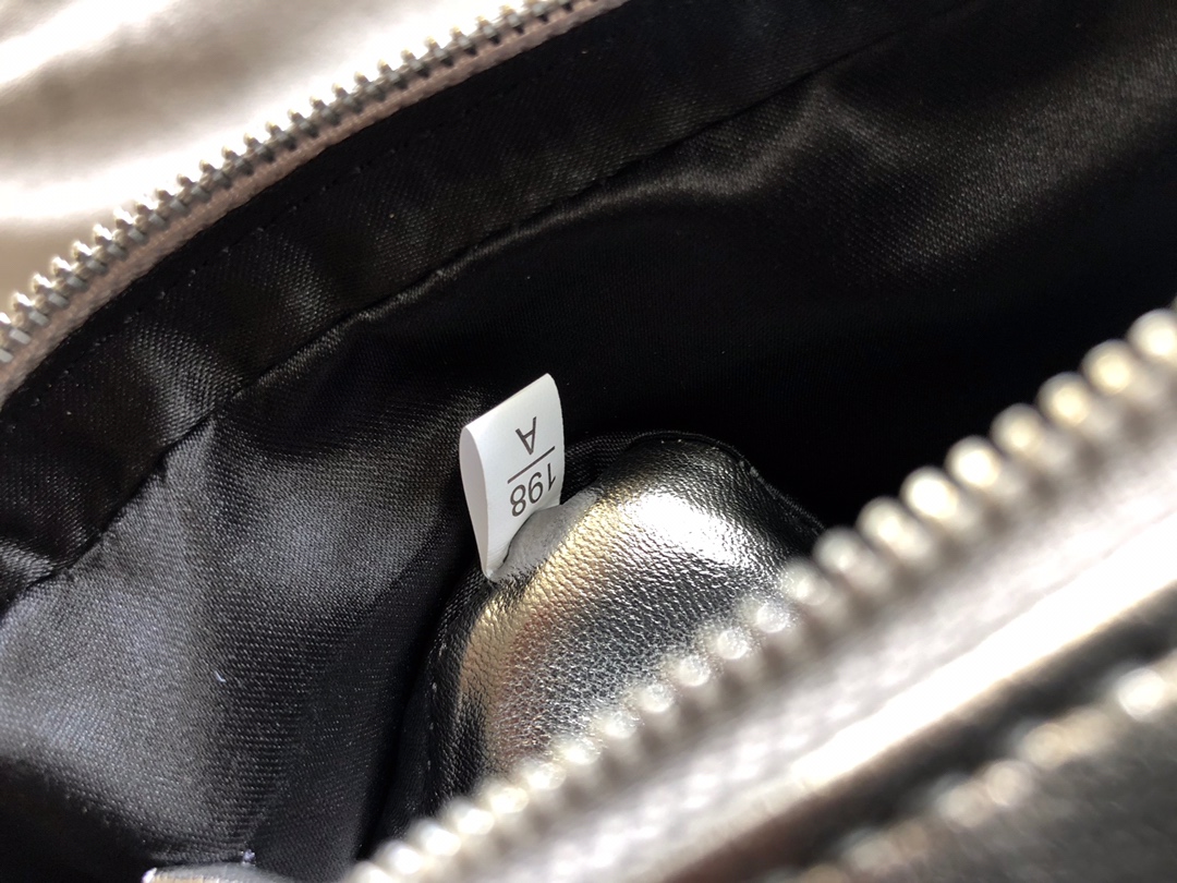 MIUMIU缪缪Matelasse顶级进口小羊皮斜挎包5BH539