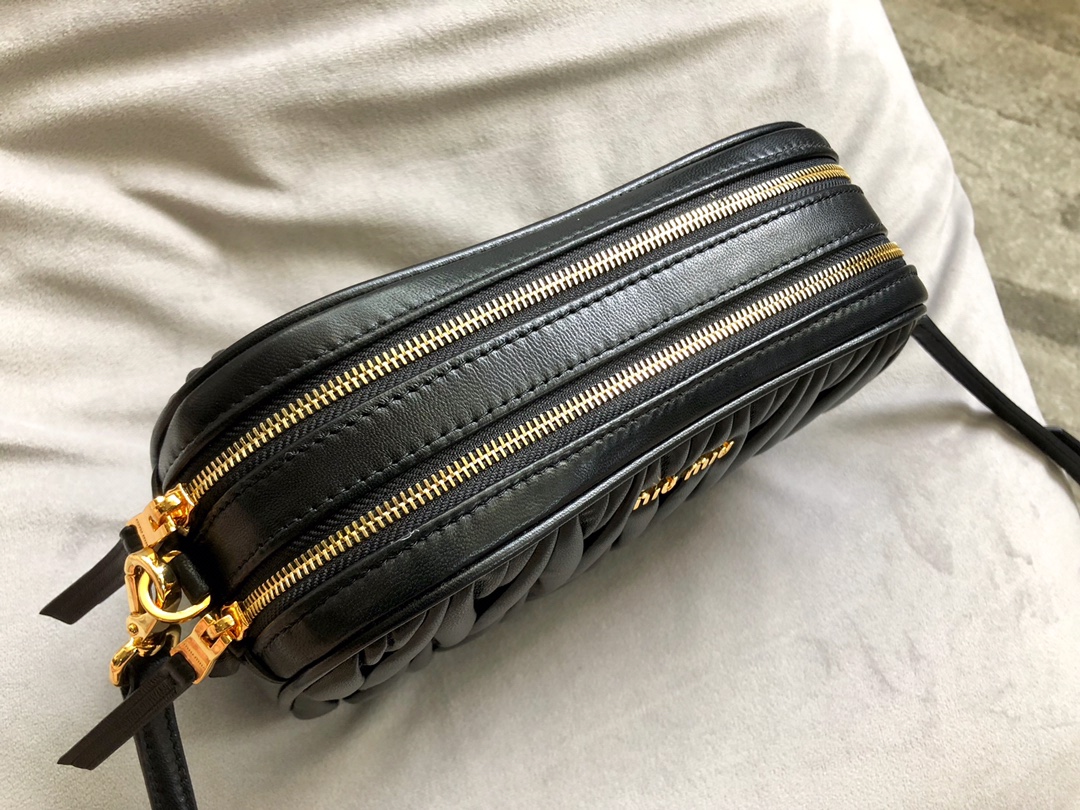 MIUMIU缪缪Matelasse顶级进口小羊皮斜挎包5BH539