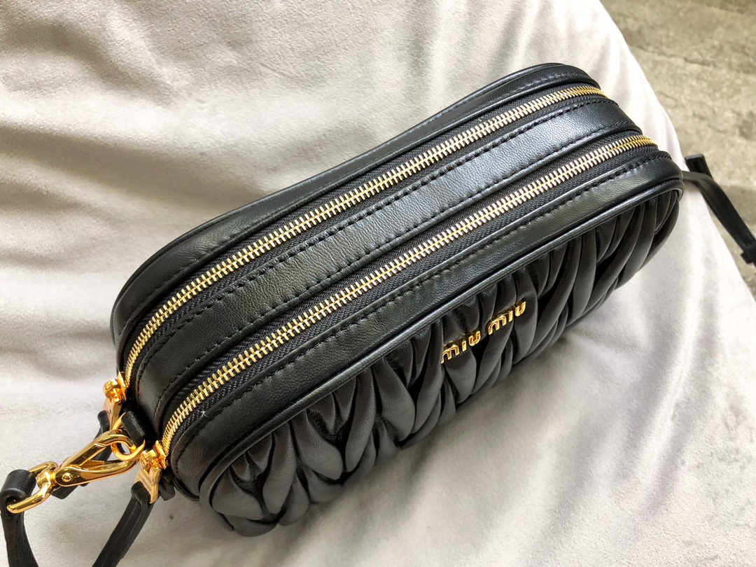 MIUMIU缪缪Matelasse顶级进口小羊皮斜挎包5BH539