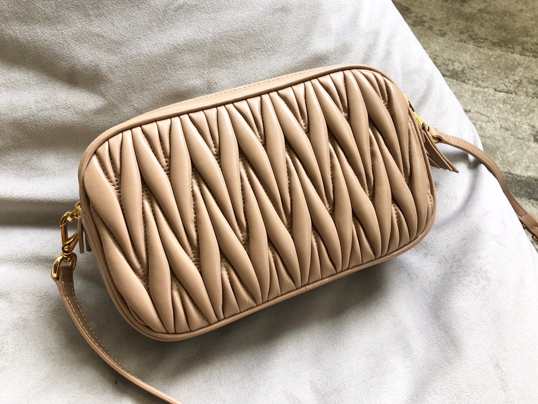 MIUMIU缪缪Matelasse顶级进口小羊皮斜挎包5BH539