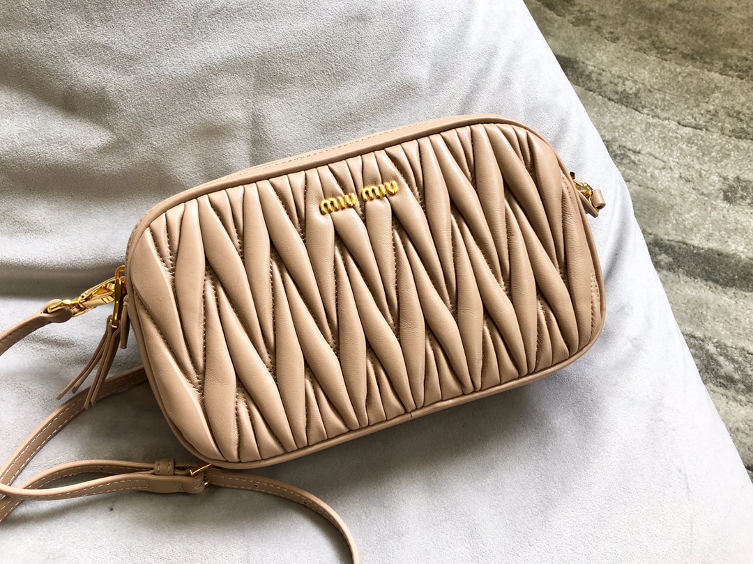 MIUMIU缪缪Matelasse顶级进口小羊皮斜挎包5BH539