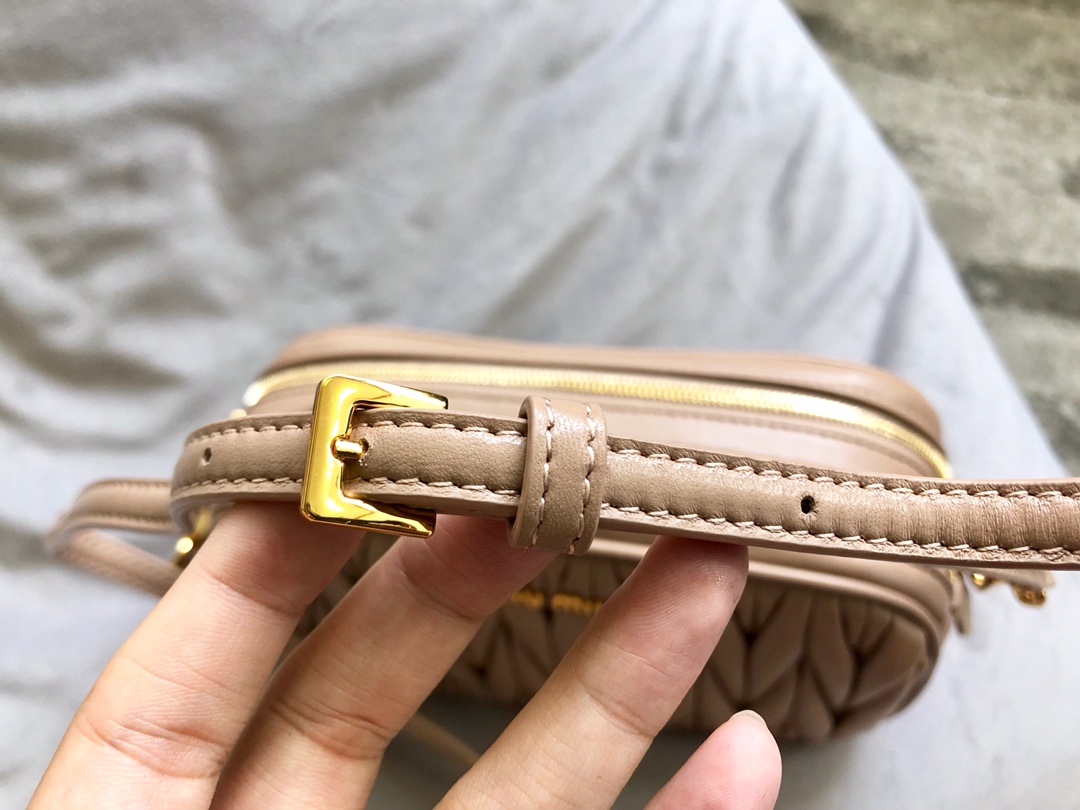 MIUMIU缪缪Matelasse顶级进口小羊皮斜挎包5BH539