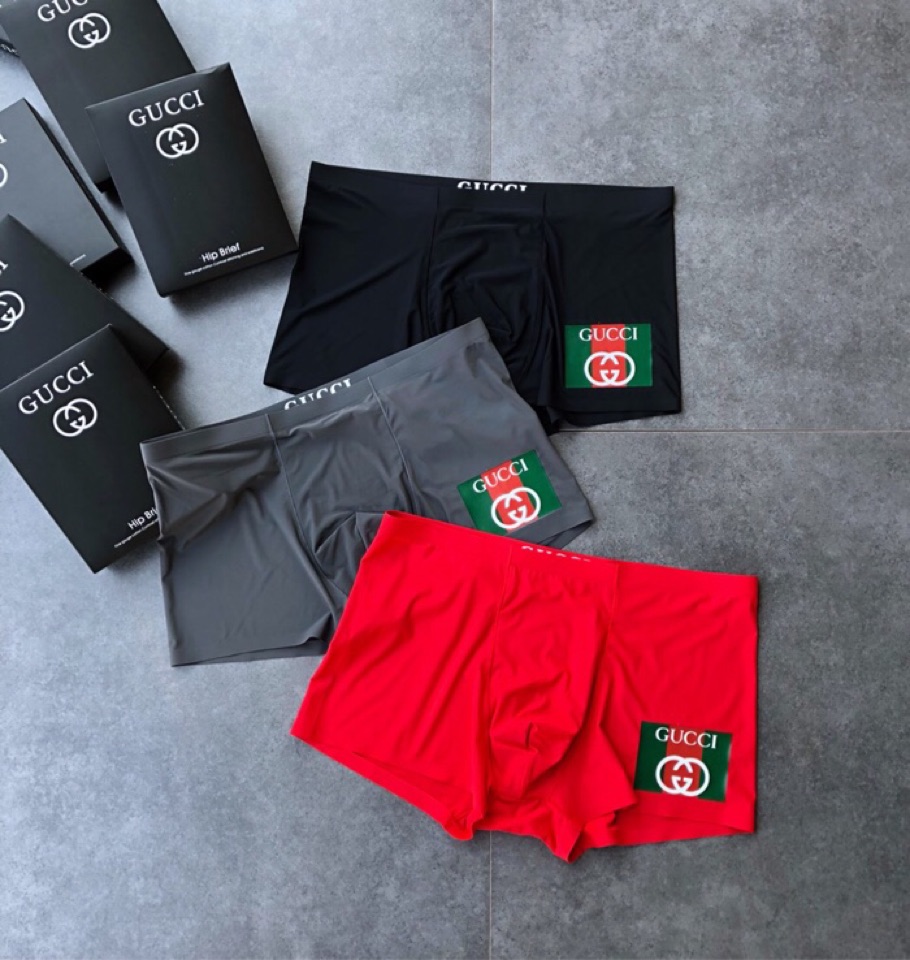  GUCCI 古奇！时尚男士内裤 经典款！采用无痕拼接 无缝压胶工艺 高档羊奶丝材质 轻薄透气丝滑 无束
