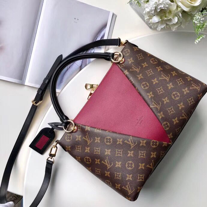 NO:179982,Genuine, top-grade original new product~ Monogram canvas and grained leather are combined to design this V Tote MM handbag. The M43949 V-shaped front insert is made of cowhide, which symbolizes the first letter of Vuitton, with a zippered front pocket inside. Gold metal parts and LV lettering handle insert buckle add a shiny atmosphere to this elegant and practical dimensions 36.0 x 27.0 x 16.0 cm (length x height x width) L 13.8 x H 10.2 x W 4.7 inches Burgundy/black Monogram coated canvas and grained calfskin outer layer Cowhide inlay Microfiber lining Gold metal parts 2 Toron handles Adjustable length and removable long shoulder straps Leather luggage tag Double zipper closure There is a diagonal concealed bag on the front Built-in dual smartphone pockets, internal patch pockets, genuine LV, louis vuitton, cowhide19860909正品级 顶级原单新品~Monogram帆布與粒面皮革結合,設計出這款V Tote MM手袋.M43949V形前鑲片以牛皮製成,喻意Vuitton的首字母,內藏一個拉鏈前袋.金色金屬件和LV刻字手柄嵌片扣環為這款優雅實用的增添一抹閃亮氣息尺寸36.0 x 27.0 x 16.0 cm (長度 x 高度 x 闊度) L 13.8 x H 10.2 x W 4.7英吋 酒紅色/黑色 Monogram塗層帆布及粒面小牛皮外層 牛皮鑲飾 微纖維襯裡 金色金屬件 2個Toron手柄 可調整長度並可拆卸的長肩帶 皮革行李吊牌 雙拉鏈開合 前面設有斜置暗袋 內置雙智能手機口袋 內貼袋,正品级LV,louis vuitton,cowhide,Bag