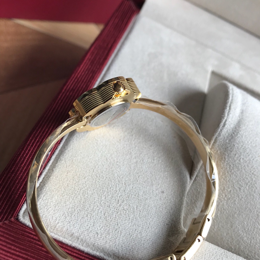 🎉🎉新款专柜同步上新！菲拉格慕（Ferragamo） Salvatore 女士手表花朵造型26mm蓝宝石玻璃瑞士石英机芯