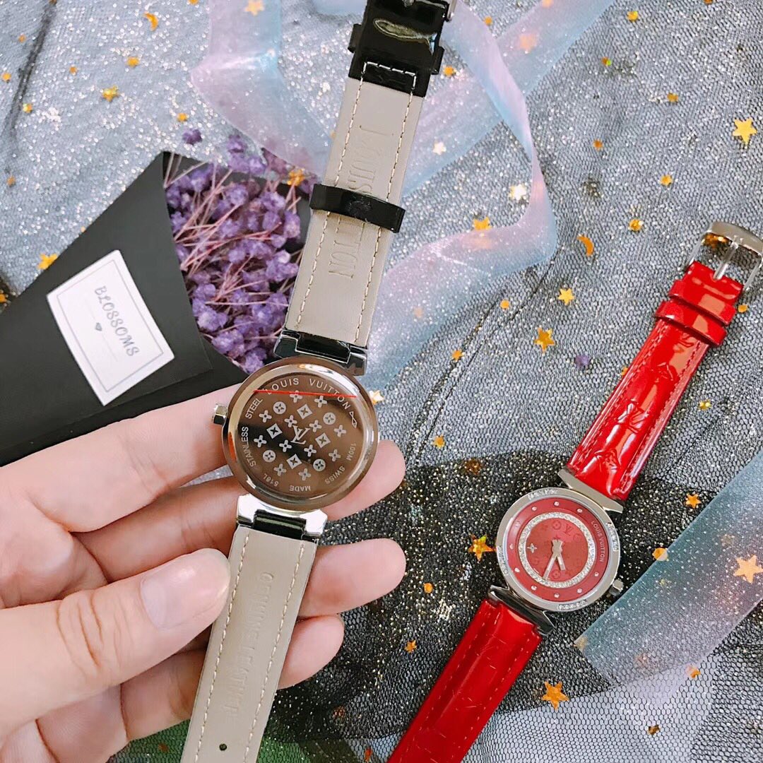 Fashionable Louis Vuitton Girl’s Stone Wristwatch with Monogram Flower Symbol: A Must-Have Accessory. - 图片 9
