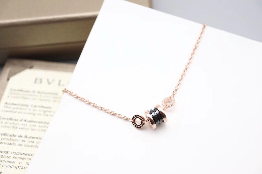 Bvlgari 纯银925宝格丽手链、宝格丽Diva白陶瓷、黑陶瓷按照18k真金 完美克制出来的