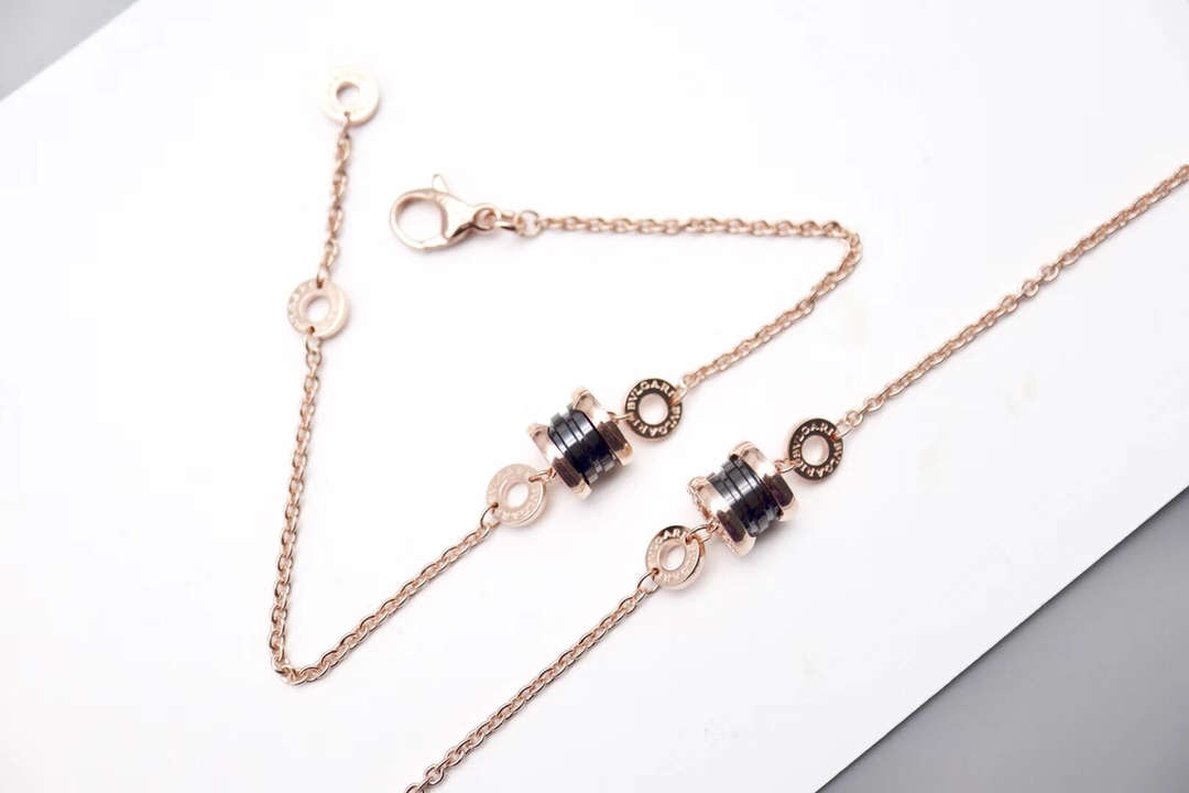 Bvlgari 纯银925宝格丽手链、宝格丽Diva白陶瓷、黑陶瓷按照18k真金 完美克制出来的