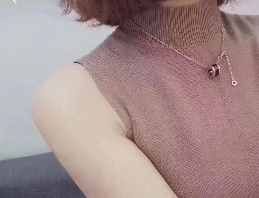 Bvlgari 宝格丽玫瑰金黑陶瓷项链、手链、戒指