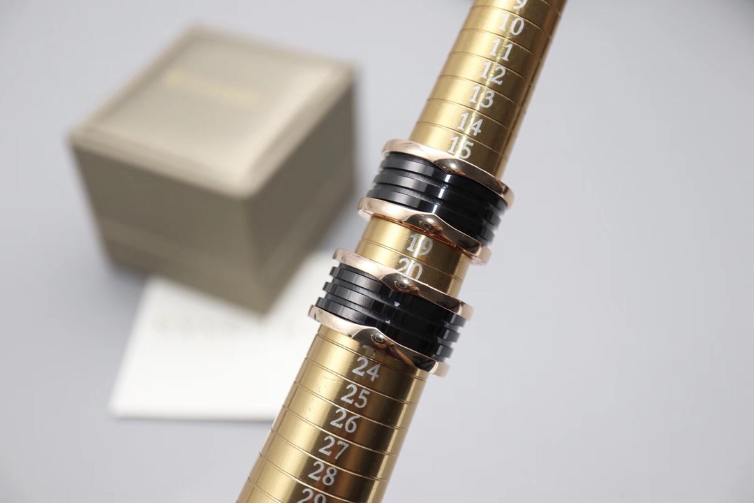 Bvlgari 宝格丽 宽版 陶瓷戒指 玫瑰金、黑陶瓷