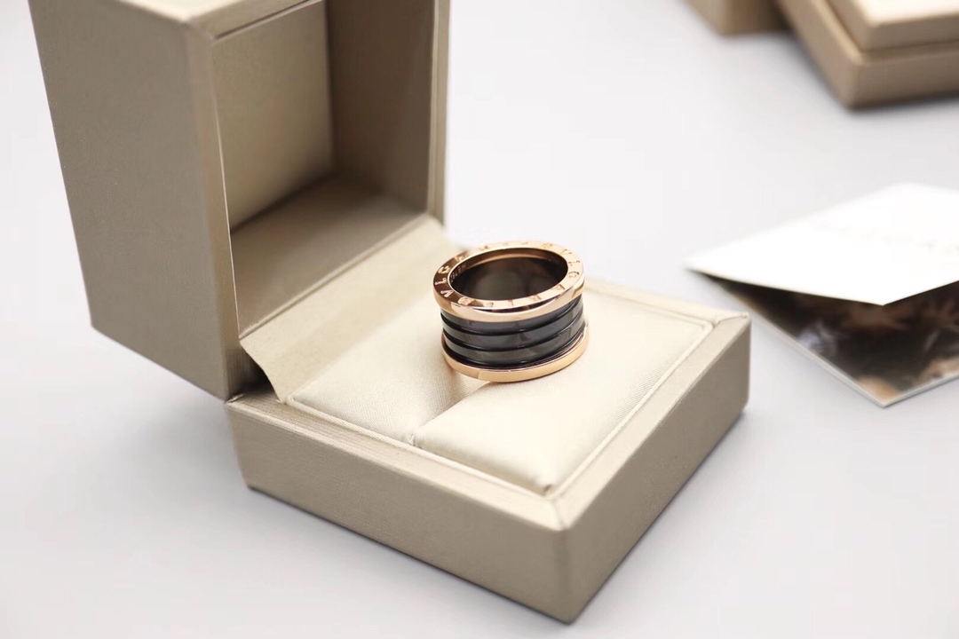 Bvlgari 宝格丽 宽版 陶瓷戒指 玫瑰金、黑陶瓷