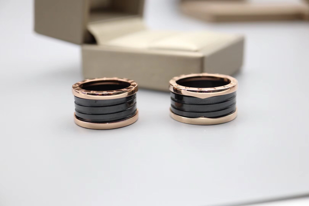 Bvlgari 宝格丽 宽版 陶瓷戒指 玫瑰金、黑陶瓷