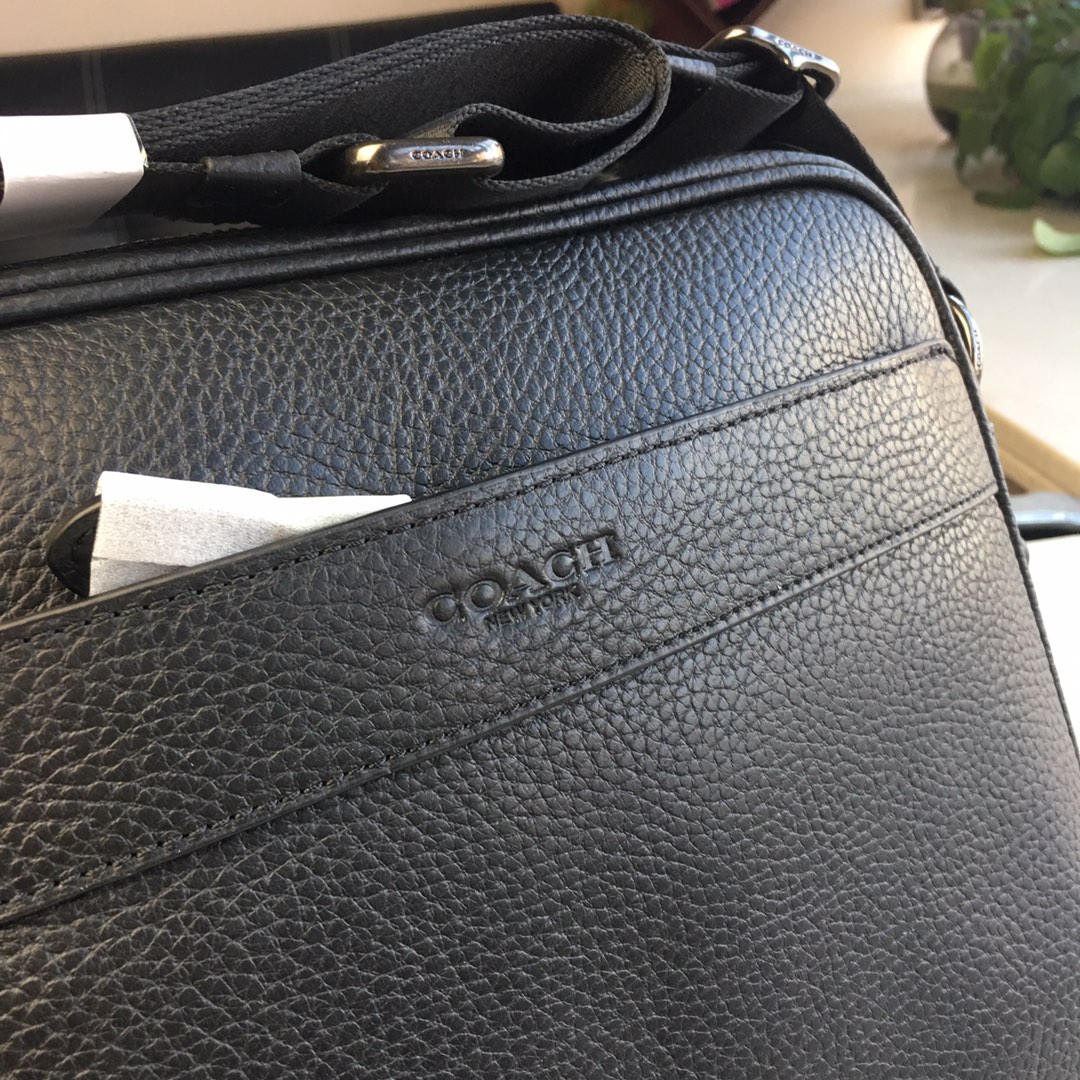 Coach F24876黑色。全皮男士邮差包。单肩斜挎手提包 休闲。尺寸横长28*竖高24*侧宽5cm。黑色