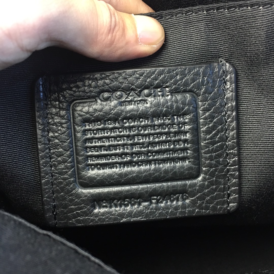 Coach F24876黑色。全皮男士邮差包。单肩斜挎手提包 休闲。尺寸横长28*竖高24*侧宽5cm。黑色