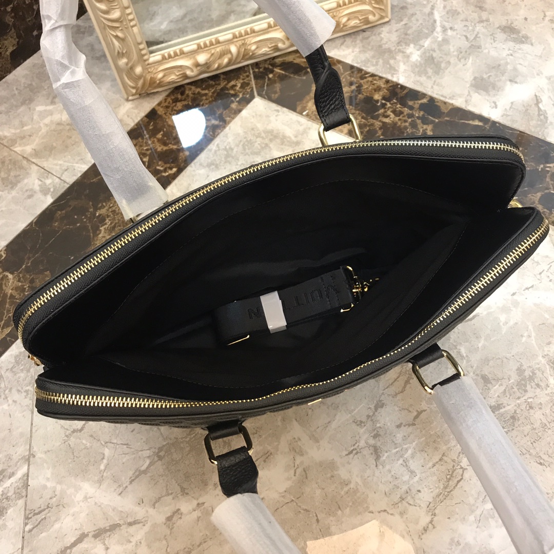️新品Lv 👏爆款男士公文包 🌲意大利进口牛皮🌲顶级货，🙀精钢五金均有品牌LOGO,看皮的光泽度，看油边