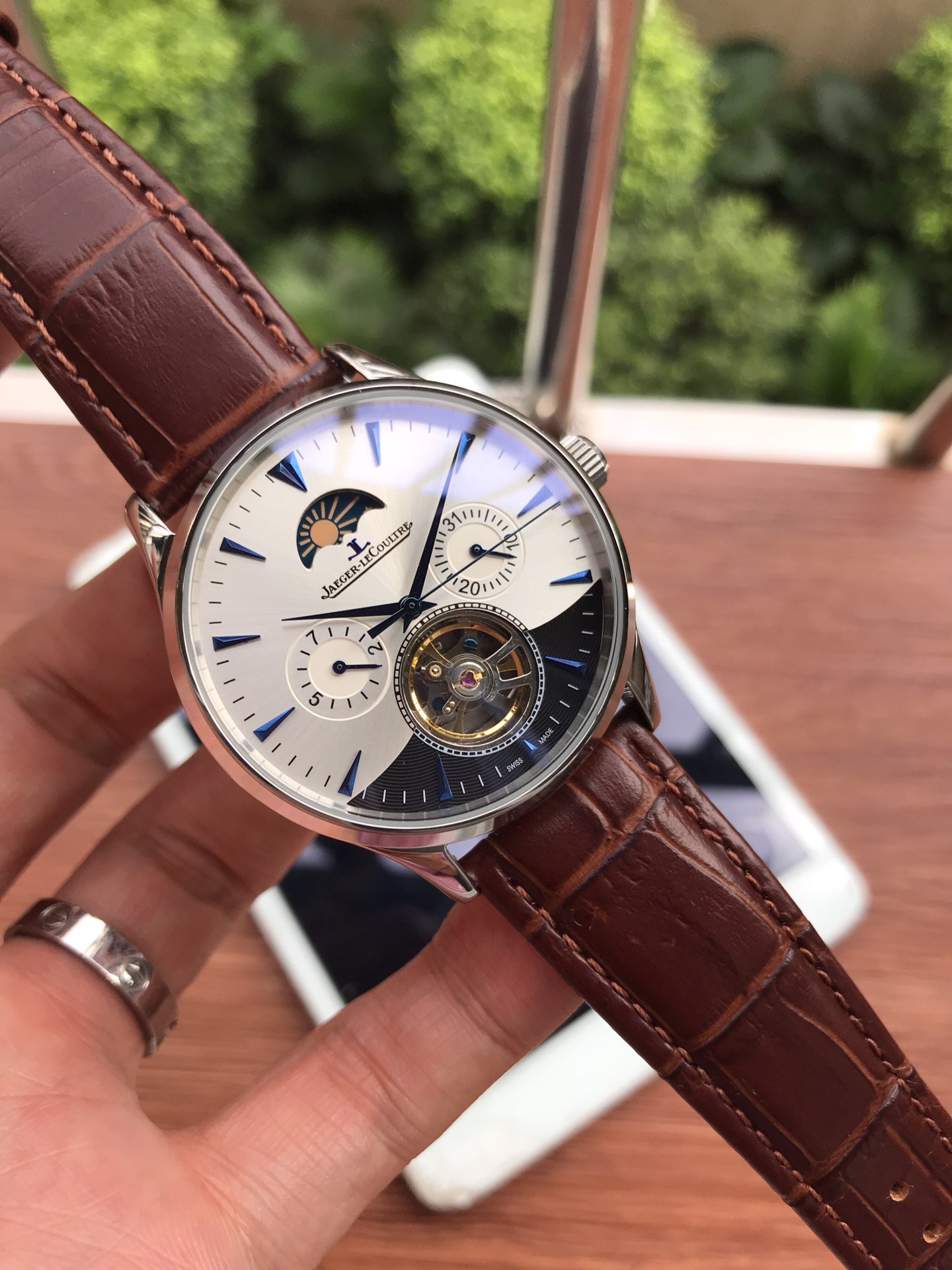 NO:765048,Jaeger-LeCoultre five-hand flywheel mechanical, top-selling boutique men's watch, the latest masterpiece, fully automatic mechanical movement, large flywheel series, classic three-hand, 6-digit large flywheel, sun, moon and stars with 24-hour design, imported calfskin strap, 316L stainless steel case, original pin buckle, mineral-strengthened glass mirror, diameter 42mm, thickness 12mm, please look for the exclusive quality of luxury street, jaeger-lecoultre,cowhide19860909积家-Jaeger-LeCoultre 五针飞轮机械、巅峰热卖精品男士腕表 最新佳作 全自动机械机芯 大飞轮系列 经典大三针 6字位大飞轮 日月星辰搭配24小时设计 进口小牛皮表带 316L精钢表壳 原装针扣 矿物质强化玻璃镜面 直径42mm 厚12mm 请认准奢华街独家品质,,jaeger-lecoultre,cowhide,Watch