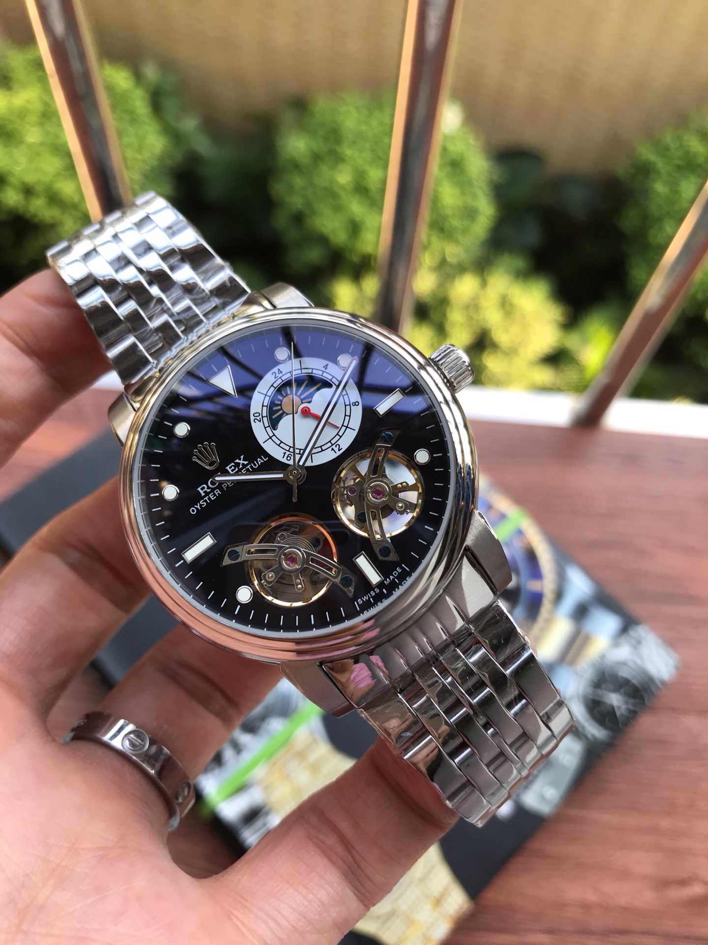 NO:765063,Rolex ROLEX double flywheel is a heirloom. Top men's mechanical watch. The unique double flywheel is equipped with a 2-digit sun, moon and star design. It has exquisite craftsmanship, unique originality, noble atmosphere, and gentlemanly demeanor. It adopts imported fully automatic mechanical movement, top 316 stainless steel case, imported calfskin strap, super crystal mirror size 43*13mm, domineering without losing composure. Please look for the exclusive quality of luxury street, rolex, cowhide19860909劳力士ROLEX双飞轮传世重器 顶级男士机械腕表,独特双飞轮搭载2字位日月星辰设计,技艺精湛,独具匠心尊贵大气,绅士风度.采用进口全自动机械机芯,顶级316精钢表壳,进口小牛皮表带,超强水晶镜面尺寸43*13mm 霸道不失沉稳请认准奢华街独家品质,,rolex,cowhide,Watch