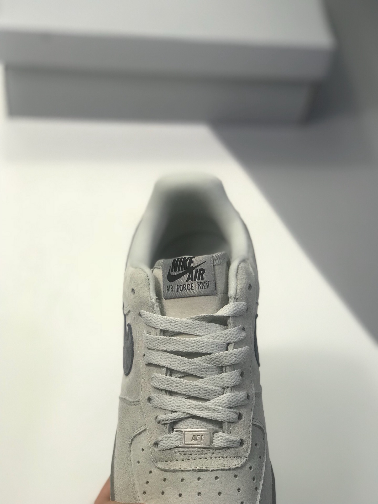 120  顶级头层猪八  天猫指定版本 充正无压力  NikeAir Force 1 LV8 LTR 空军一号 AF1灰色低帮<br />尺码：36 36.5 37 38 38.5 39 40 40.5 41 42 42.5 43 44 44.5 45