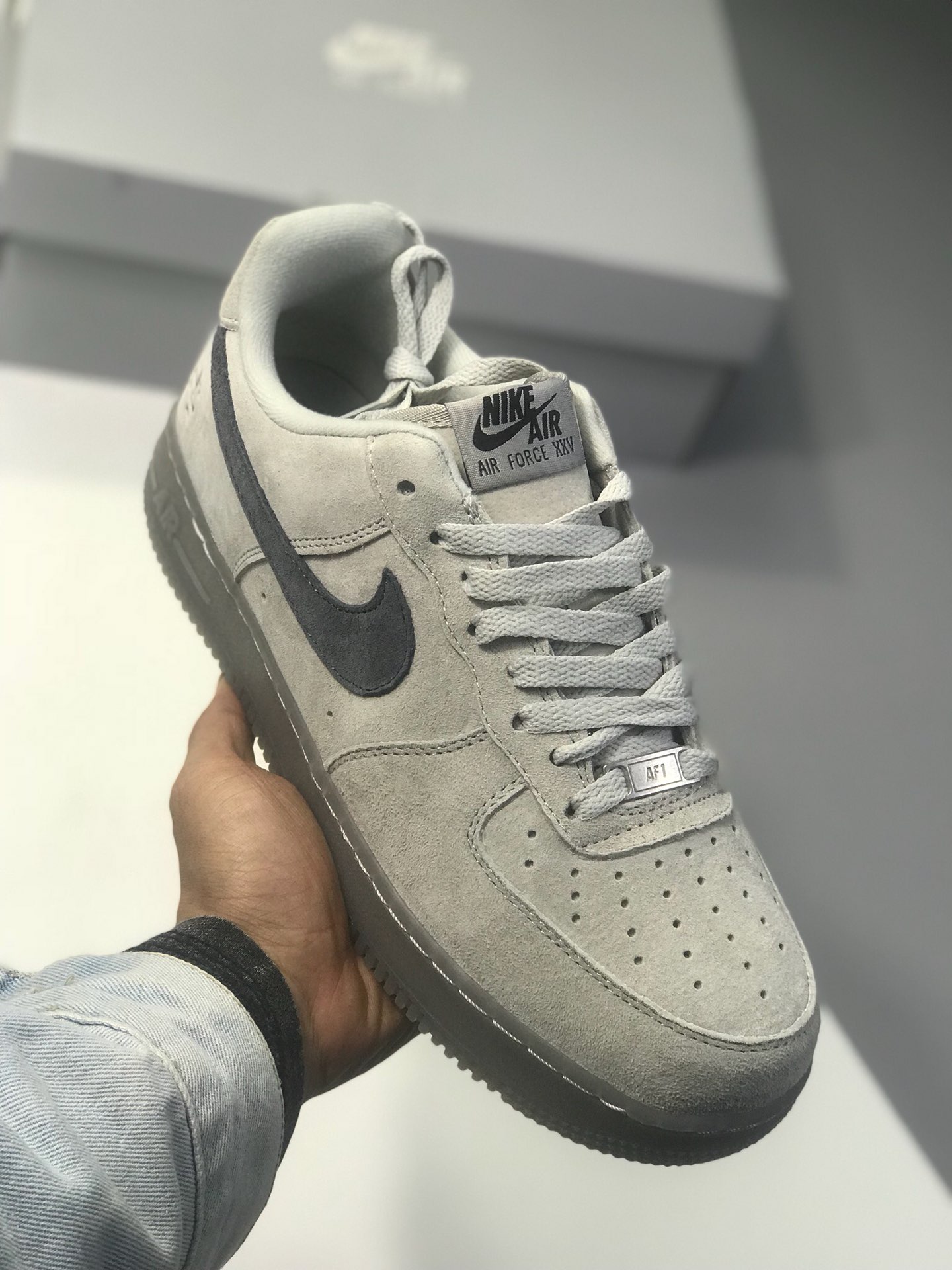120  顶级头层猪八  天猫指定版本 充正无压力  NikeAir Force 1 LV8 LTR 空军一号 AF1灰色低帮<br />尺码：36 36.5 37 38 38.5 39 40 40.5 41 42 42.5 43 44 44.5 45