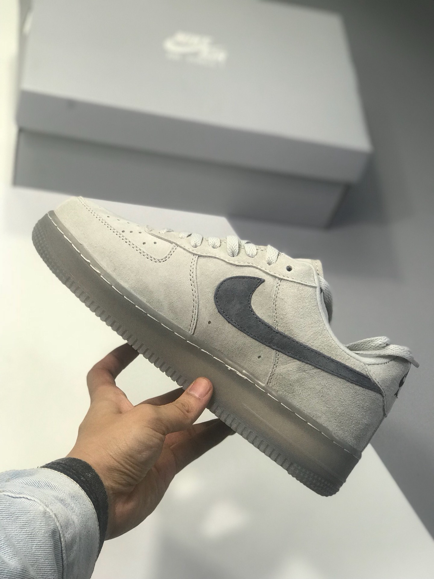 120  顶级头层猪八  天猫指定版本 充正无压力  NikeAir Force 1 LV8 LTR 空军一号 AF1灰色低帮<br />尺码：36 36.5 37 38 38.5 39 40 40.5 41 42 42.5 43 44 44.5 45