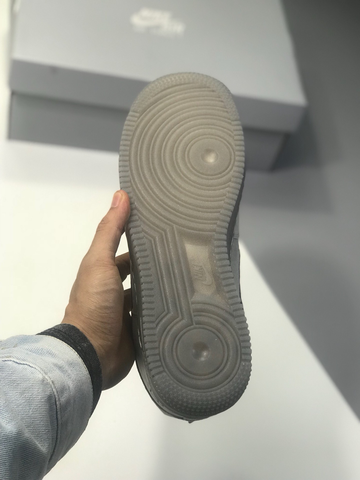 120  顶级头层猪八  天猫指定版本 充正无压力  NikeAir Force 1 LV8 LTR 空军一号 AF1灰色低帮<br />尺码：36 36.5 37 38 38.5 39 40 40.5 41 42 42.5 43 44 44.5 45