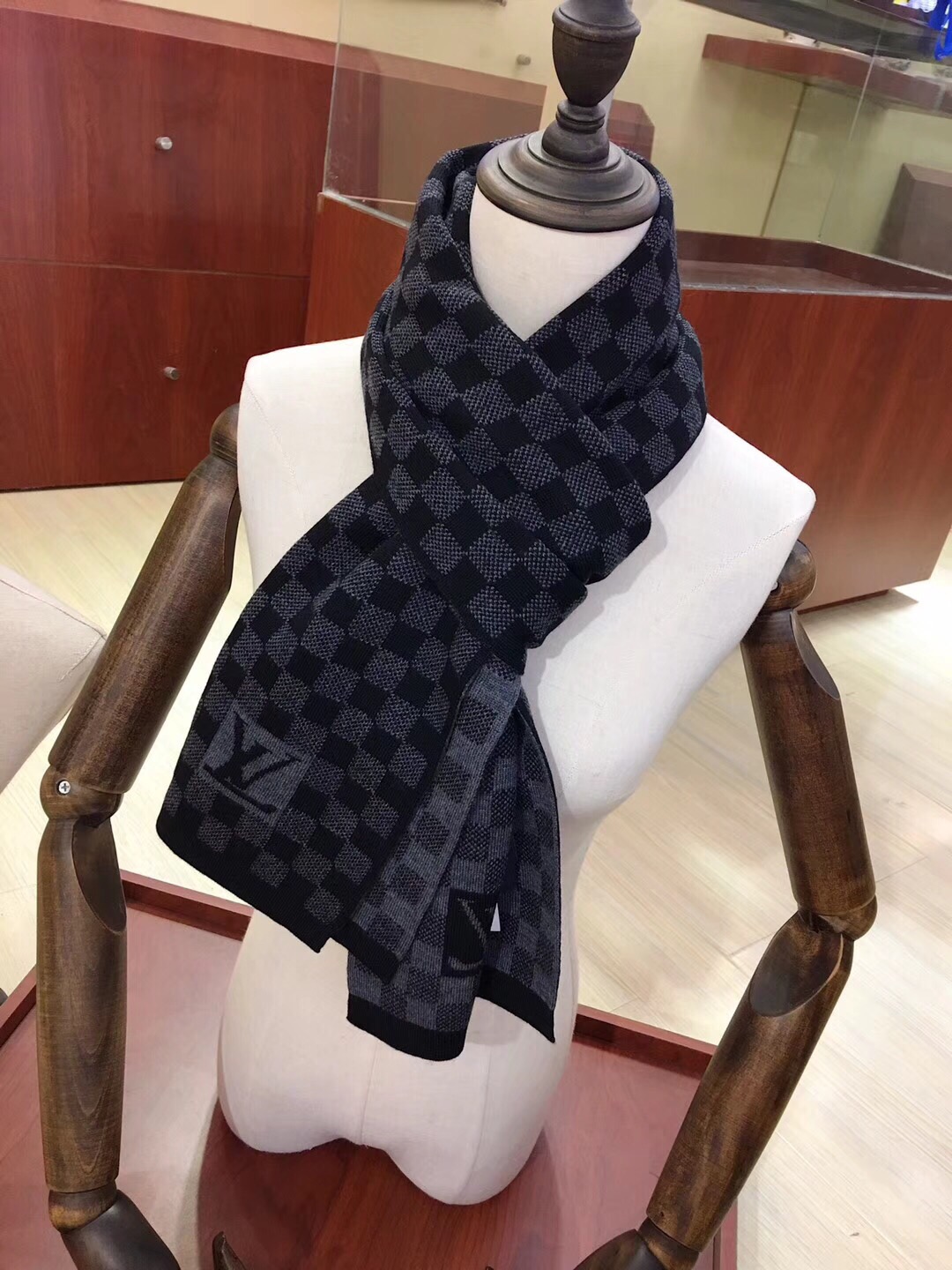 NO:163424,A batch of new winter men's scarves, wool blended material, soft and warm, exquisite workmanship, sizes of about 180*30 ordinary scarves, ordinary scarves19860909批冬季新款男士围巾,羊毛混纺材质,柔和保暖,做工精美,尺寸180*30左右普通围巾,普通围巾,scarf