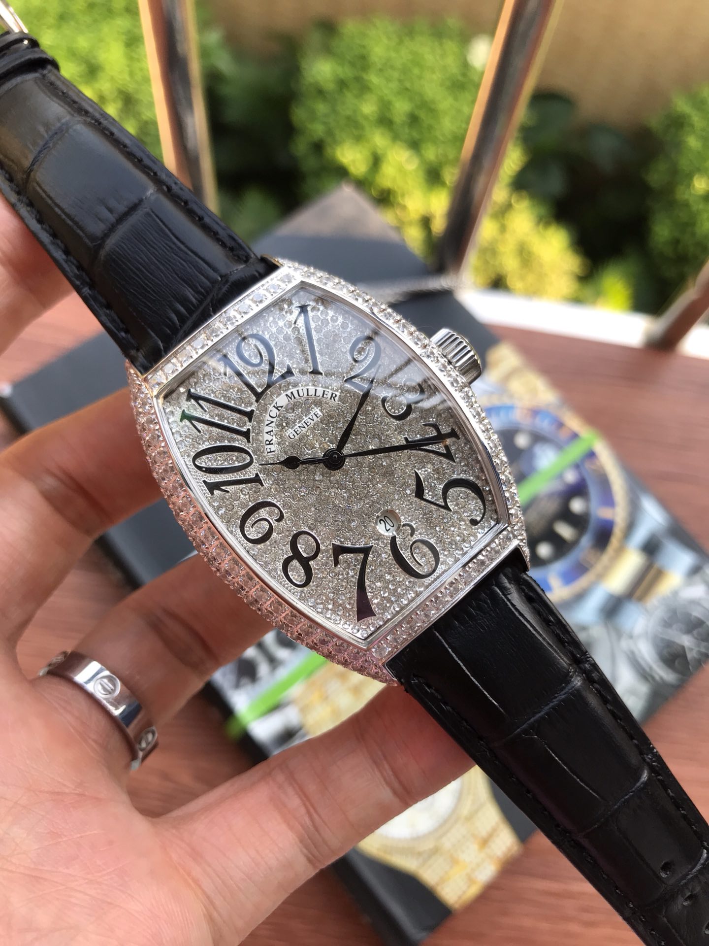 NO:765070,Frank Muller SQUELETTE series fm baby's breath watch!  The classic barrel-shaped case is 58mm long x 43mm wide. It is also available in rose gold and white gold. The diamond-encrusted dial is available in white gold and rose gold!  The watch case is inlaid with hundreds of beautiful diamonds, like stars in the sky!  The SQUELETTE series combines strength and beauty with hollow styles that clearly present high-end mechanisms and perfect style. Watch enthusiasts and senior collectors all applaud it!  Please look for the exclusive quality of Luxury Street,19860909法兰克·穆勒SQUELETTE系列 fm满天星腕表！经典酒桶形长58mm x 宽43 mm 表壳尺寸,更备有玫瑰金、白金材质,镶满钻石的表盘白金,玫瑰金可选！表壳镶嵌数百颗美钻,犹如漫天繁星！SQUELETTE系列结合了力与美的镂空款式,将高端机制与完美风格清楚呈现眼前,钟表爱好者及资深藏家无不为其拍手称绝！请认准奢华街独家品质,,Watch