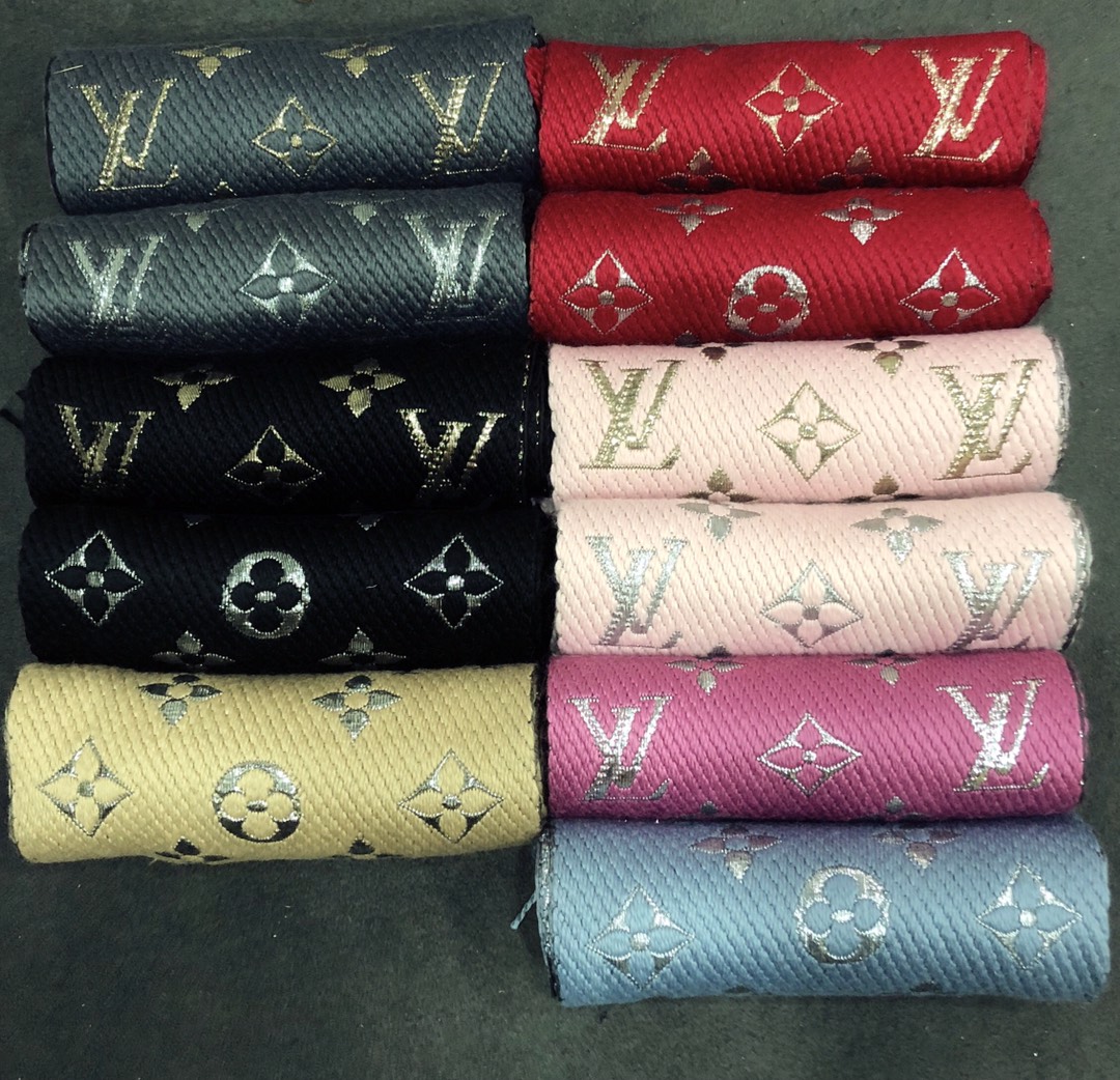 粉银。想买便宜货的围观就好[呲牙]买过ZP的来哭一会😢工艺全面提升 真正的代工厂品质 欢迎ZG对比经典唐