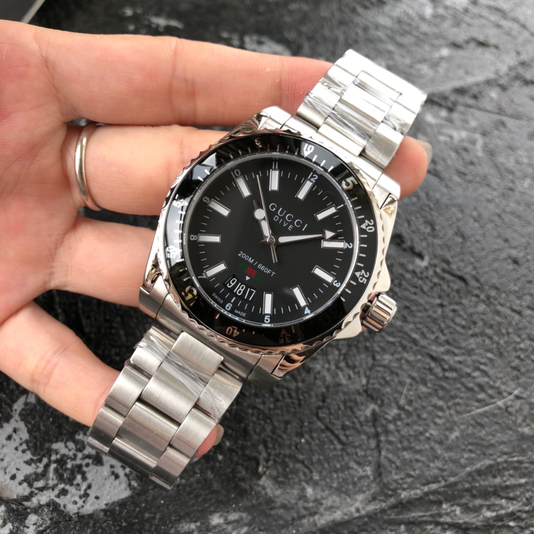 NO:388445,Gucci DIVE diving series/four colors Genuine ~ neutral model, 40mm watch diameter, sapphire mirror, rotating ring mouth to see the time of the two places, exquisite carving of the bottom cover, polished and imitated case series cannot match, assembled and waterproof, fidelity/support inspection!  Full package!  A good price!  ,gucci,gucci19860909Gucci古驰 DIVE潜水系列/四个色 正品～中性款号,40毫米表径,蓝宝石镜面,可旋转圈口看两地时间,底盖精致雕花,表壳系列打磨抛光仿货无法匹敌,组装生活防水 ,保真/支持验货！全套包装！一手好价出！,,gucci,gucci,Watch