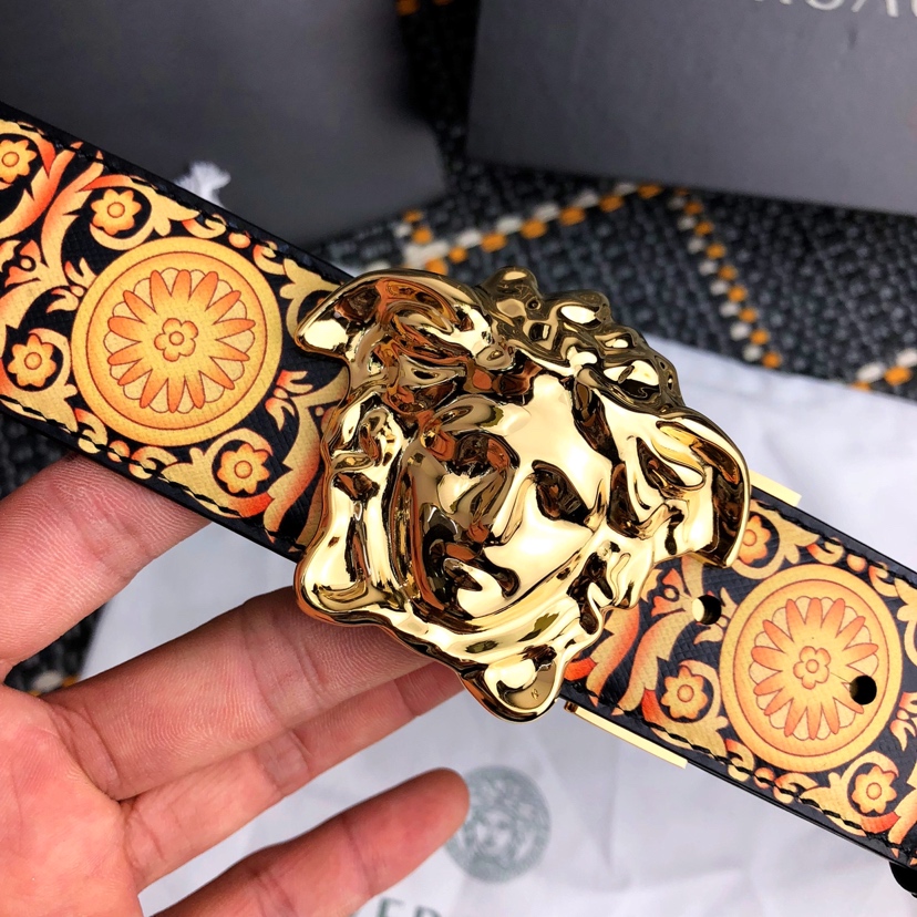   原单，范思哲，宽度3.8cm， 双面用，重磅推原单范思哲 ，采用原厂牛皮定制，美杜莎头纹标志巴罗克太