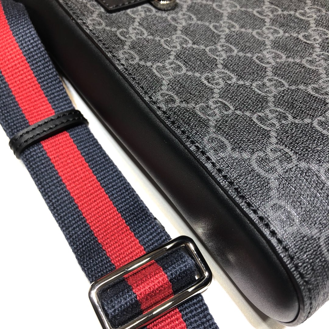 GUCCI古驰GG Supreme帆布邮差包474137