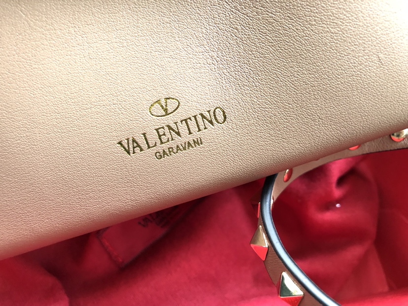 Valentino华伦天奴新款斜挎包0045