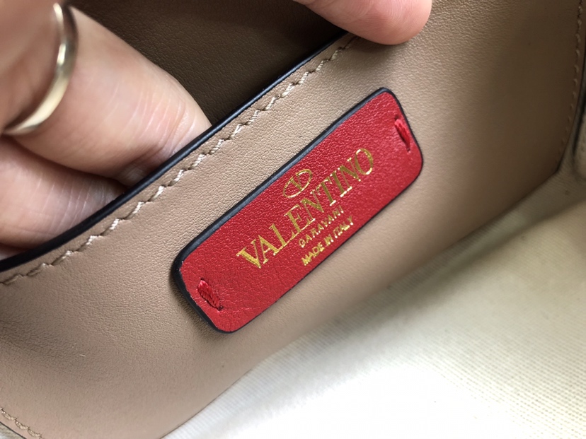 Valentino华伦天奴新款斜挎包0045
