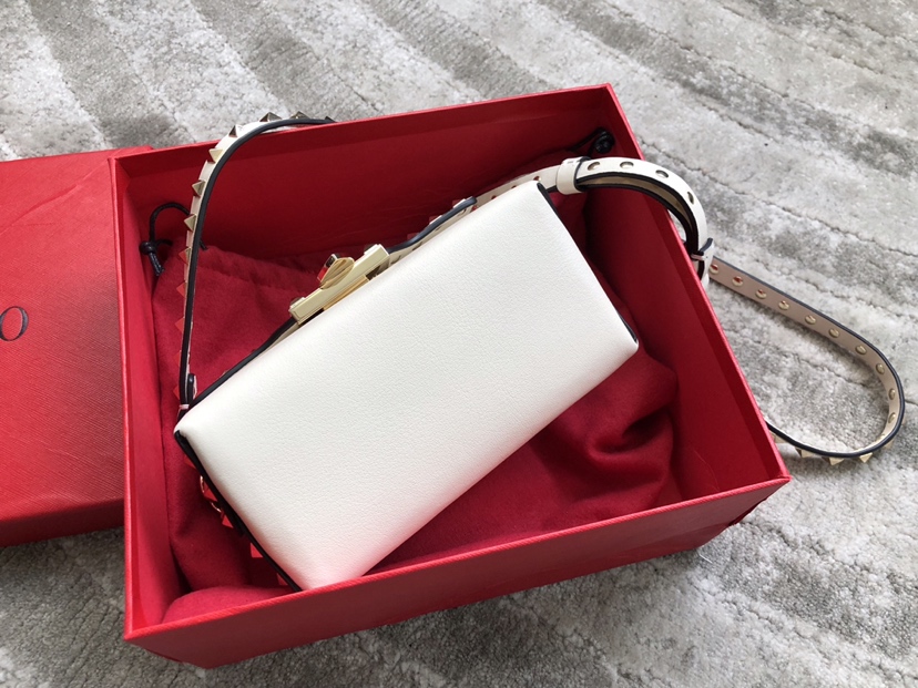 Valentino华伦天奴新款斜挎包0045