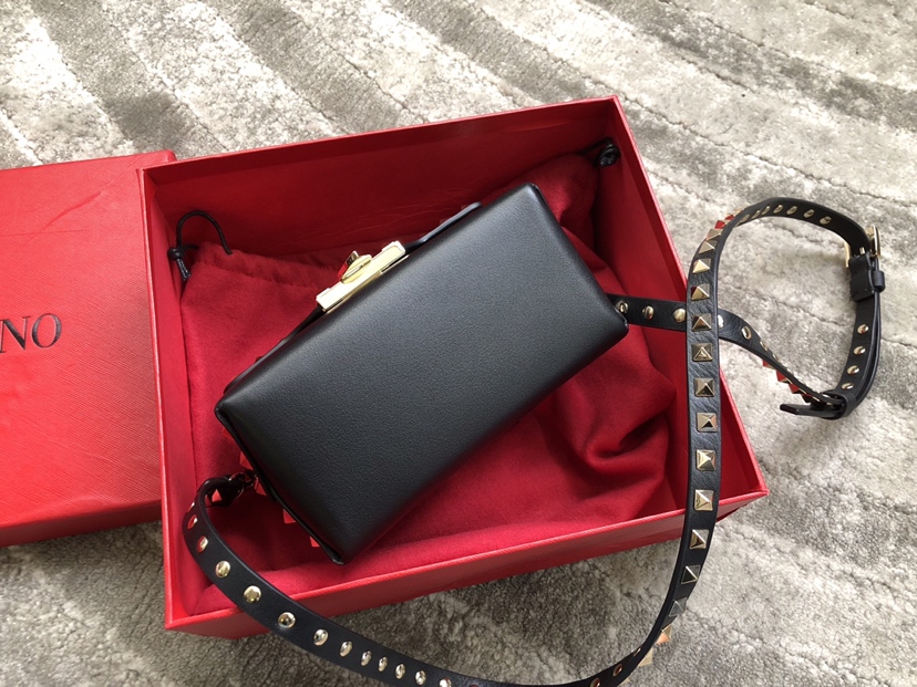 Valentino华伦天奴新款斜挎包0045