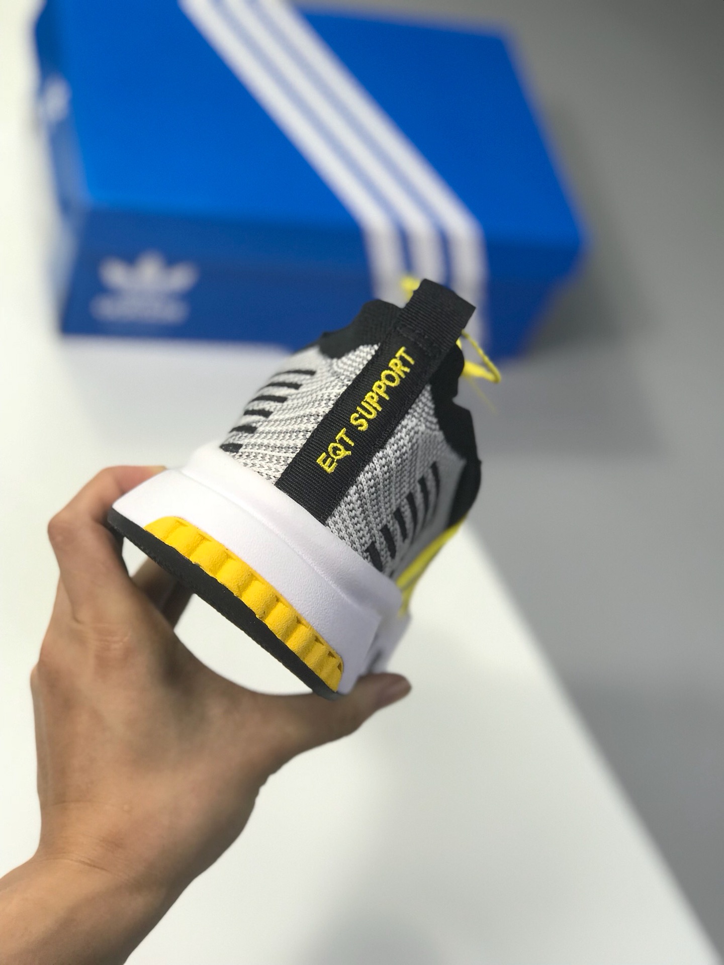 140真标 原盒 adidas originals（阿迪达斯三叶草）2018 EQT SUPPORT MID ADV 情侣款运动鞋 B37348