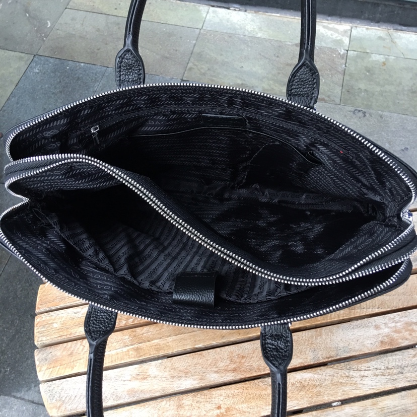 PRADA普拉达 独家新款，【型号】199-1 [强]商务休闲包【尺寸】38-29-6cm【颜色】黑色 