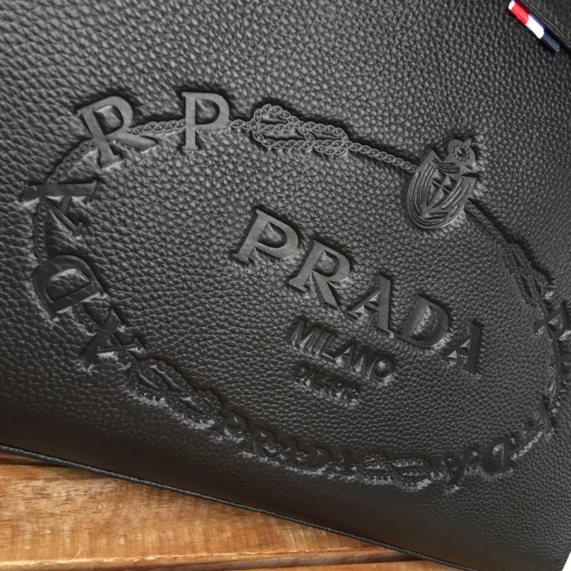 PRADA普拉达 独家新款，【型号】199-1 [强]商务休闲包【尺寸】38-29-6cm【颜色】黑色 