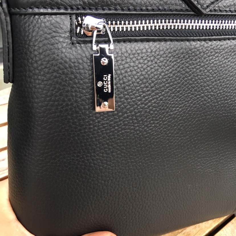 GUCCI古奇 独家新款，【型号】207-1[强]商务休闲包【尺寸】38-28-6cm【颜色】黑色 高端