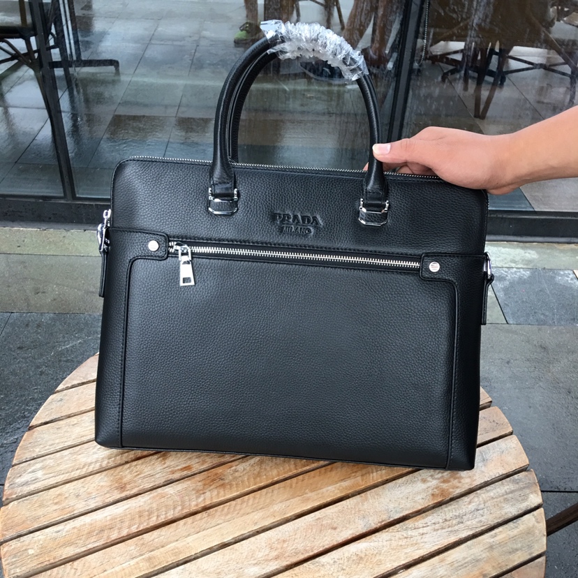 PRADA普拉达 独家新款，【型号】203-1 [强]商务休闲包【尺寸】38-29-6cm【颜色】黑色 