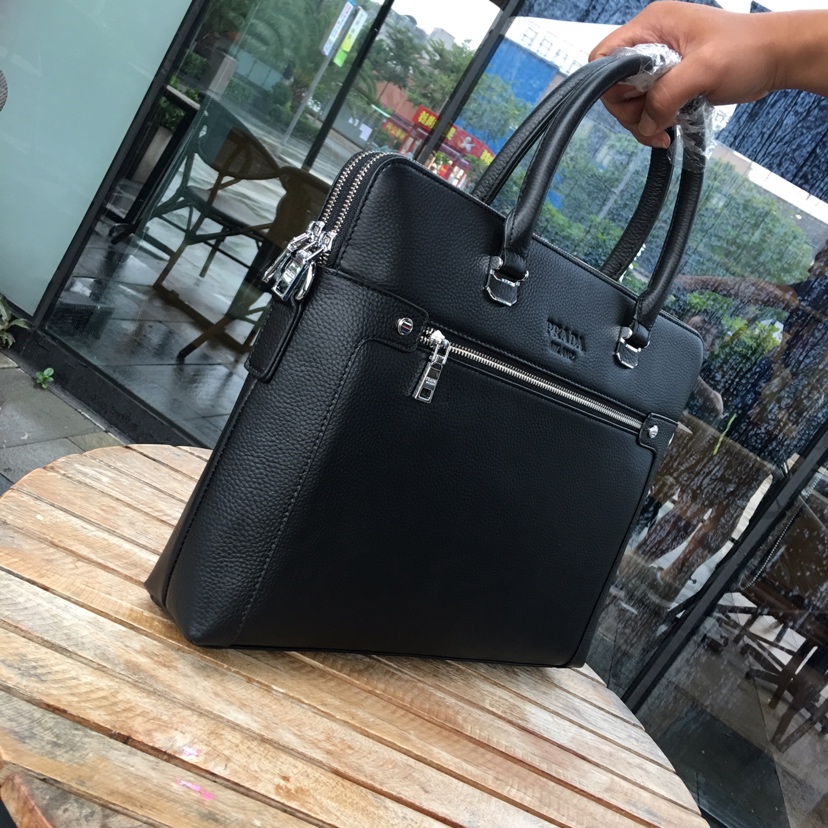 PRADA普拉达 独家新款，【型号】203-1 [强]商务休闲包【尺寸】38-29-6cm【颜色】黑色 
