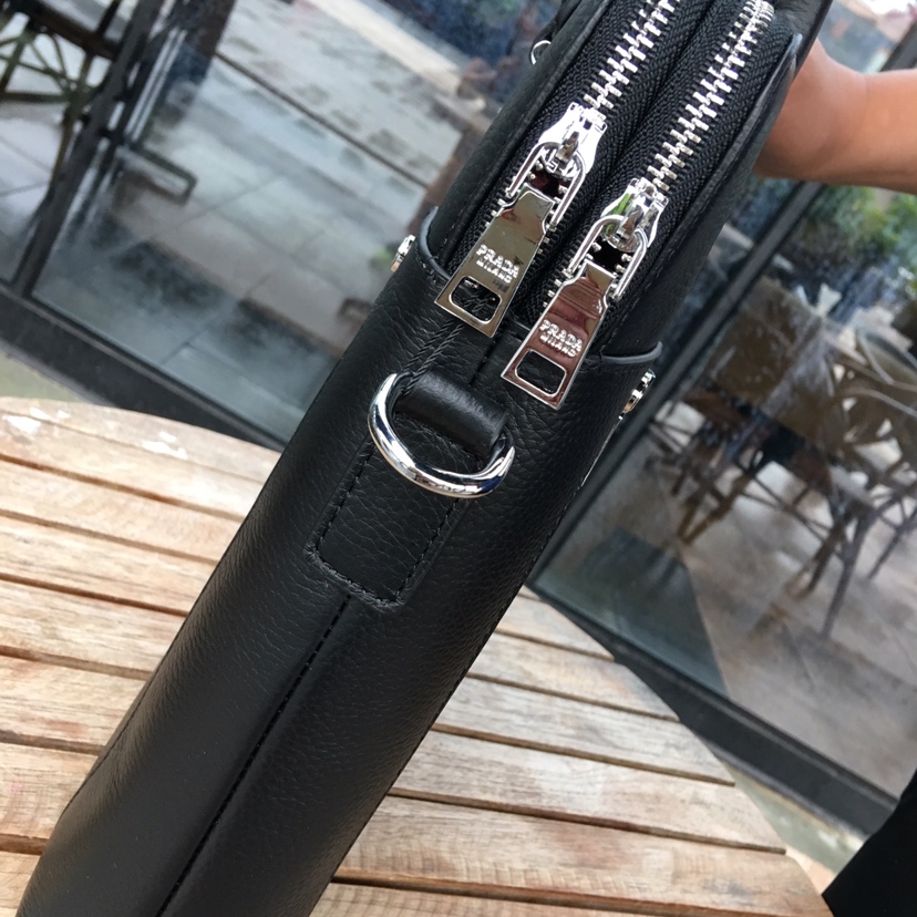 PRADA普拉达 独家新款，【型号】203-1 [强]商务休闲包【尺寸】38-29-6cm【颜色】黑色 
